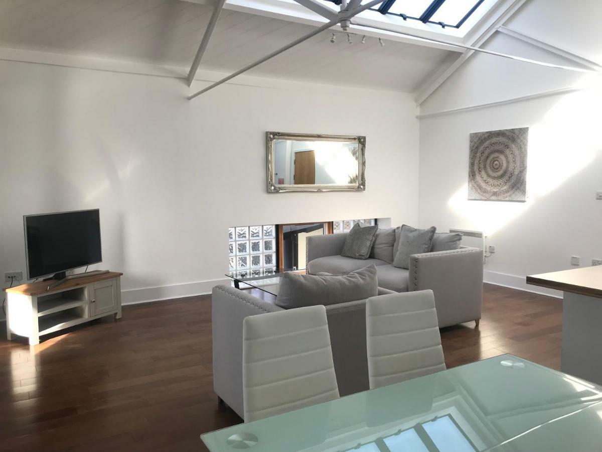 Ice House Apartments Суонзи Екстериор снимка